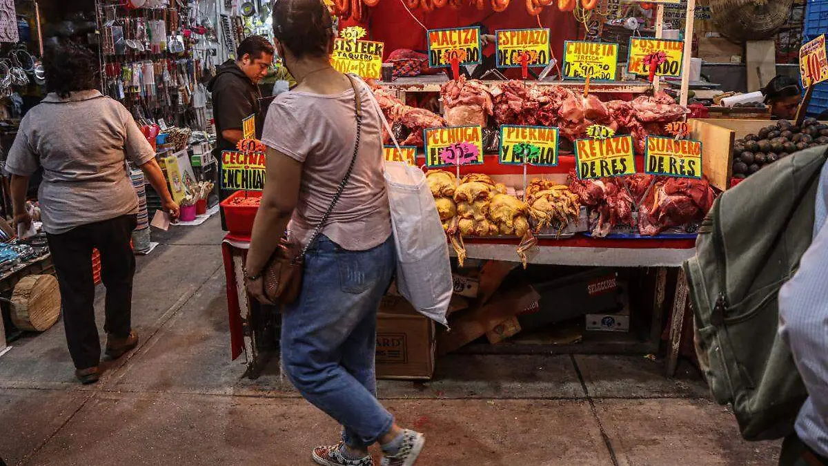 Mientras pobreza laboral disminuye en México, alimentos siguen al alza